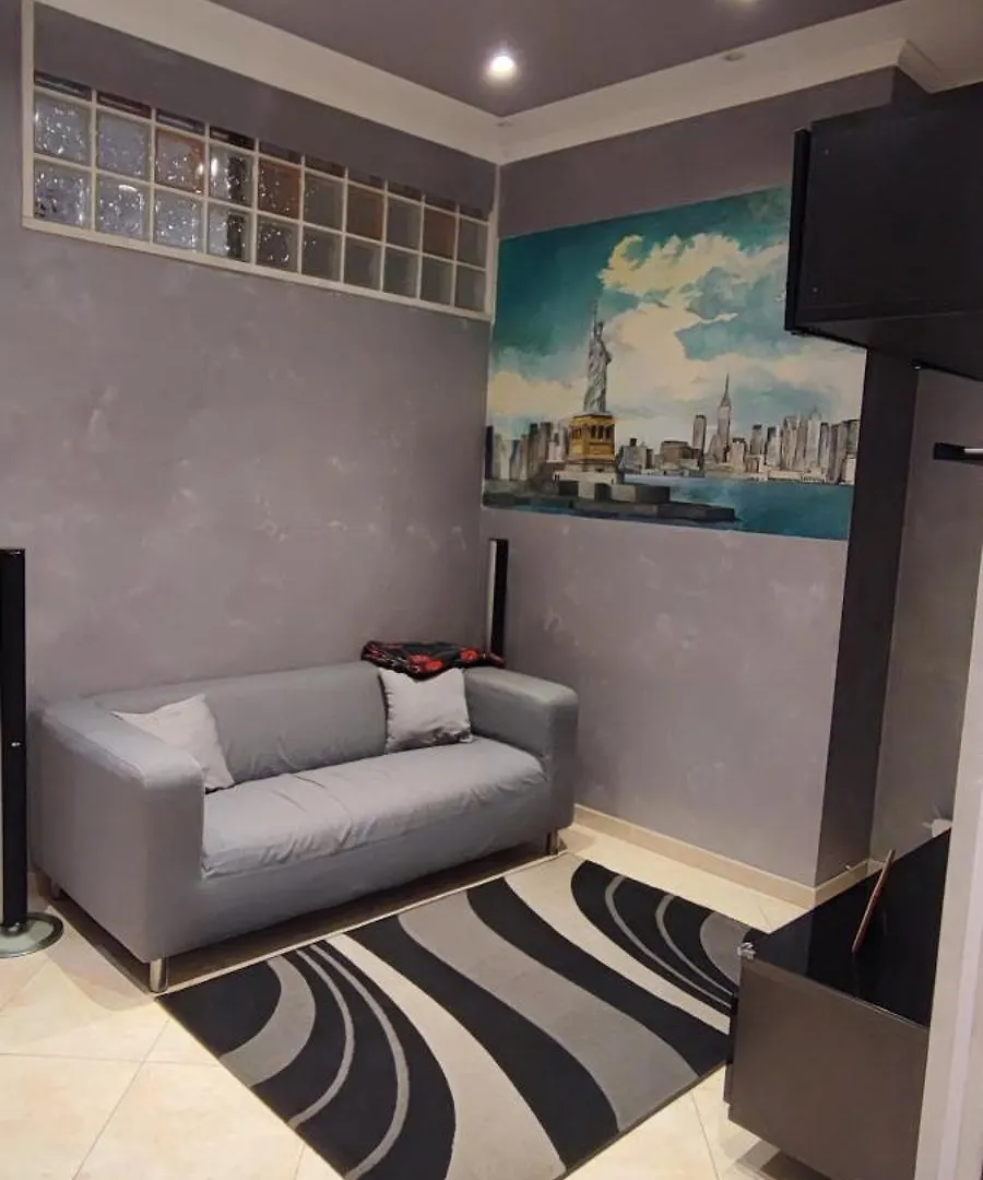 Apartment Sweet Home Rom