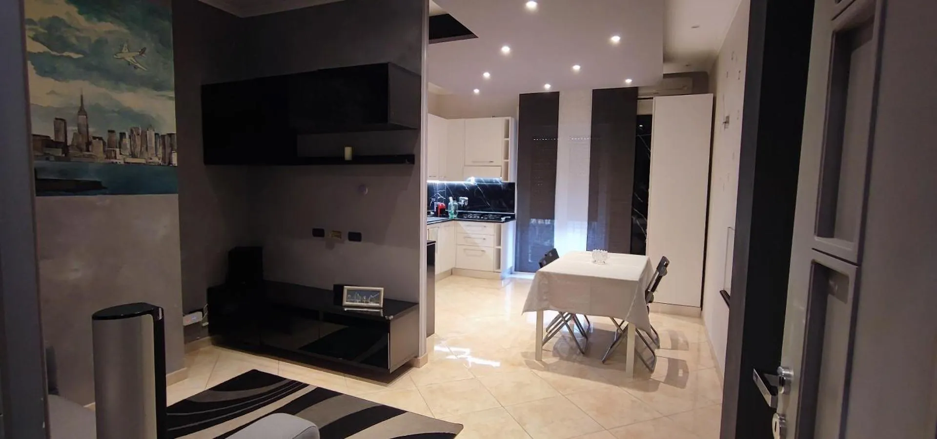 Apartment Sweet Home Rom
