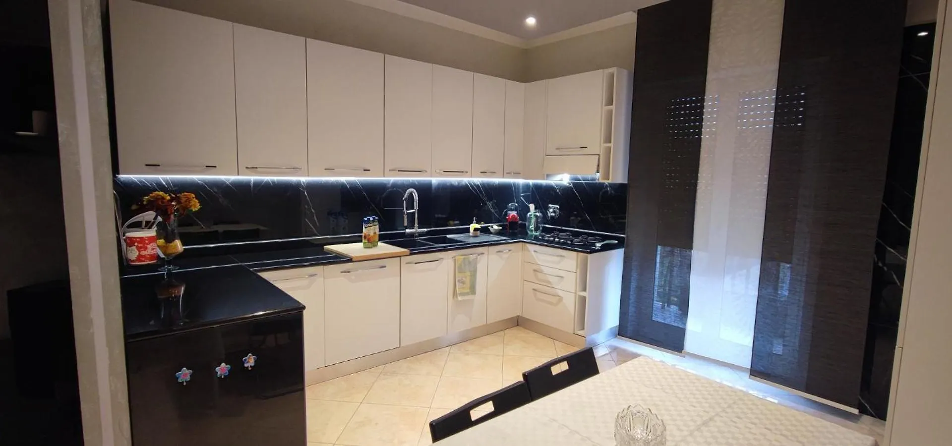 Apartment Sweet Home Rom