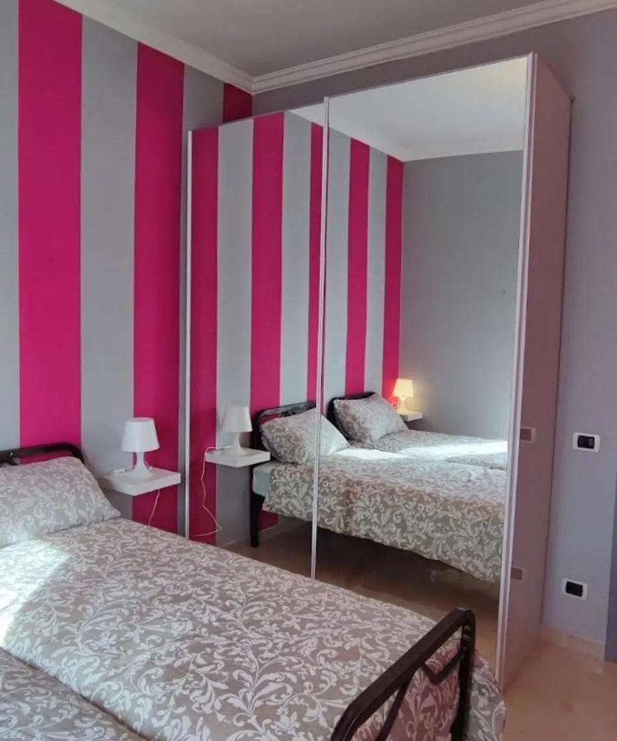 Apartment Sweet Home Rom