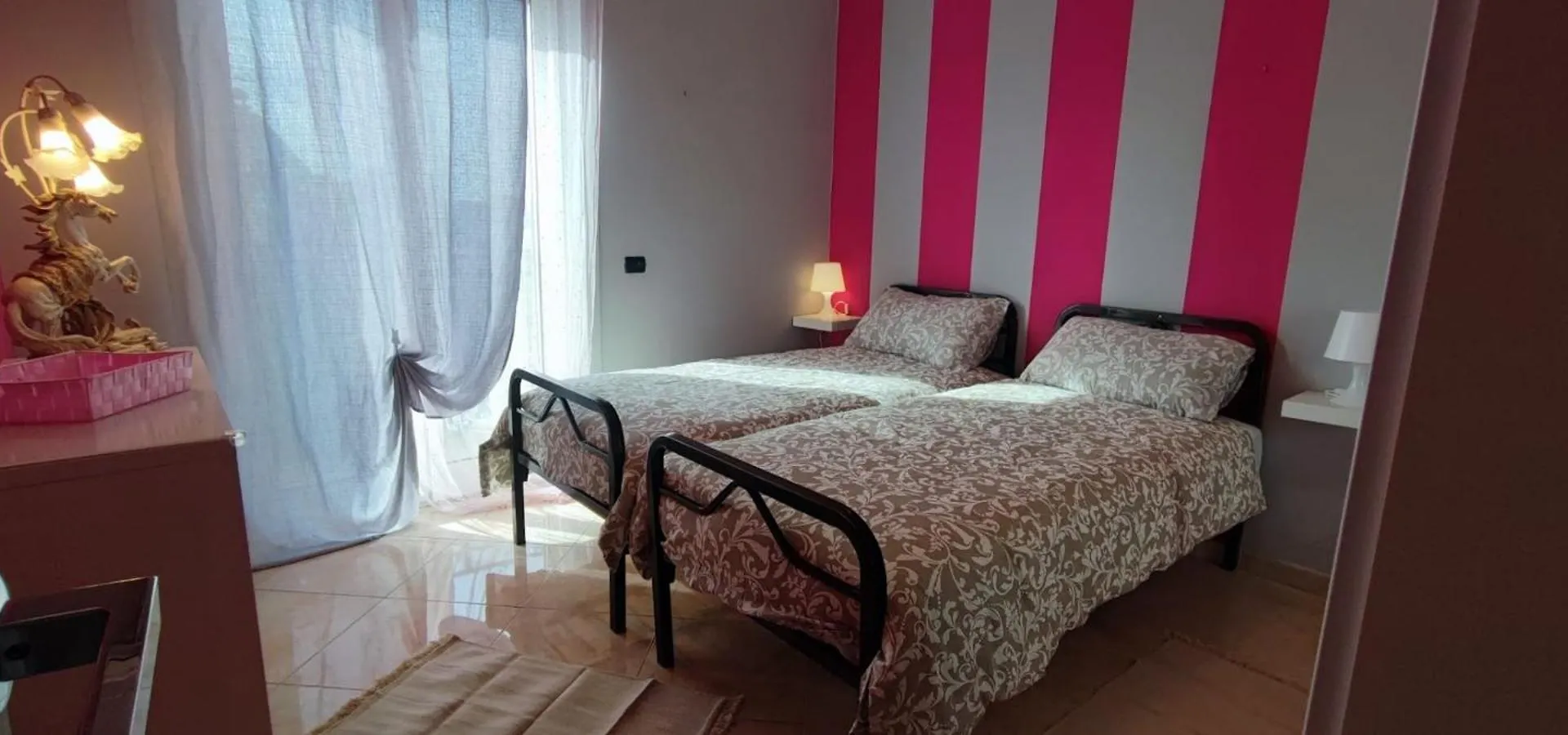 Apartment Sweet Home Rom